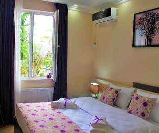 Отель Hotel Park Батуми Двухместный номер с 1 кроватью, вид на сад-1