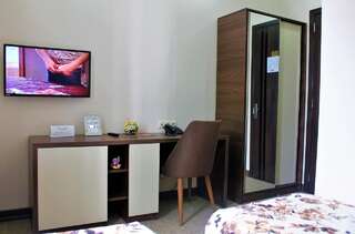 Отель Hotel Park Батуми Двухместный номер с 2 отдельными кроватями-2