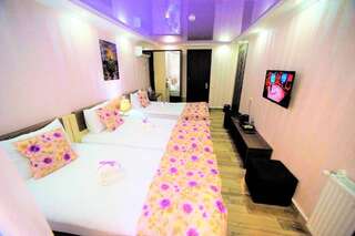 Отель Hotel Park Батуми Трехместный номер-7